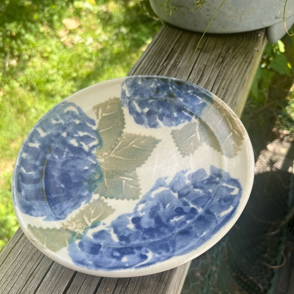 Cape Cod Chatham Pottery Hydrangea Plate 8” Width X 1.5” Height - Picture 2 of 16